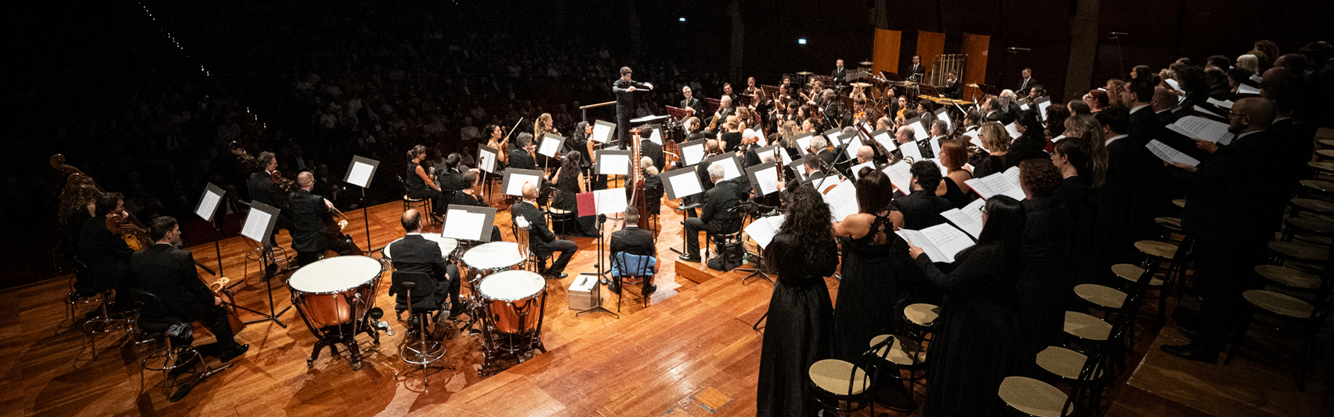 Immagine di orchestra al teatro Lingotto